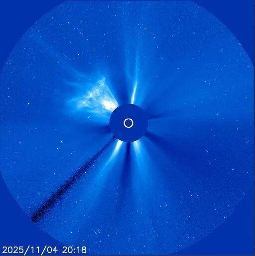 今晨太阳连续两次爆发耀斑,近期可能出现极光