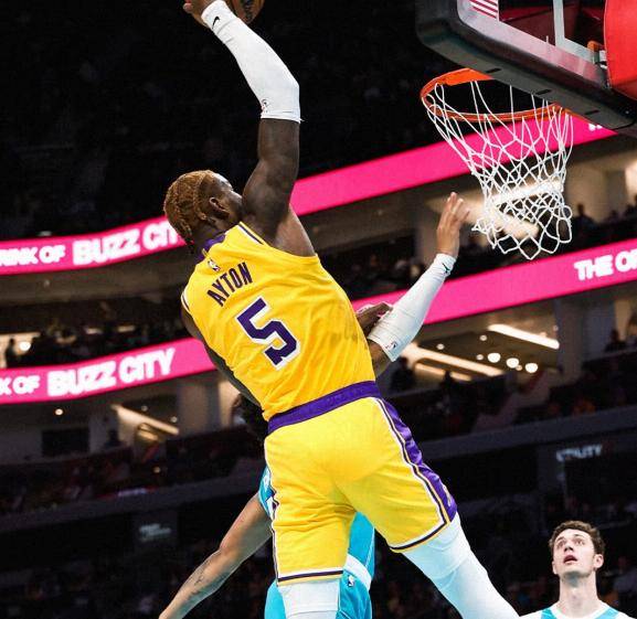 东契奇38+6+7+暴扣，里皇复出飙24分率队复仇黄蜂，湖人宣战雷霆