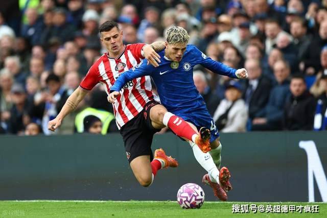 英超转会潜伏两重天!扎卡击败切尔西,亨德森凯莱赫击败利物浦!
