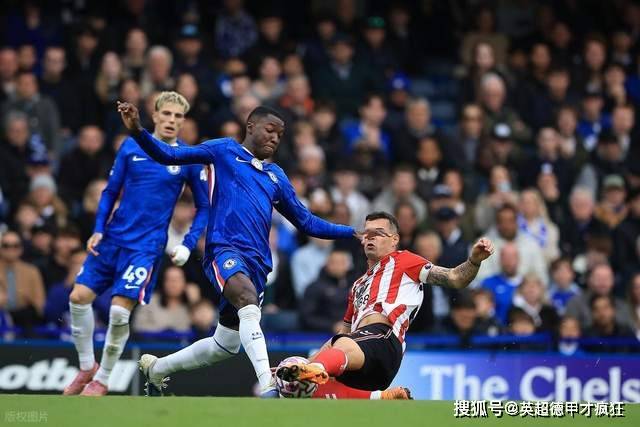 英超转会潜伏两重天!扎卡击败切尔西,亨德森凯莱赫击败利物浦!