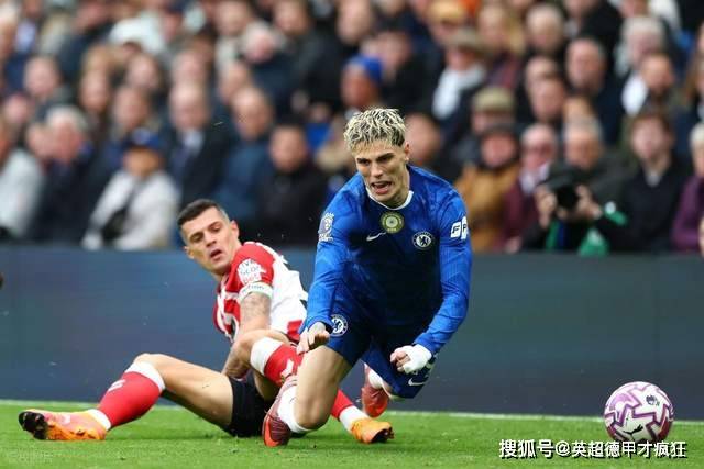 英超转会潜伏两重天!扎卡击败切尔西,亨德森凯莱赫击败利物浦!