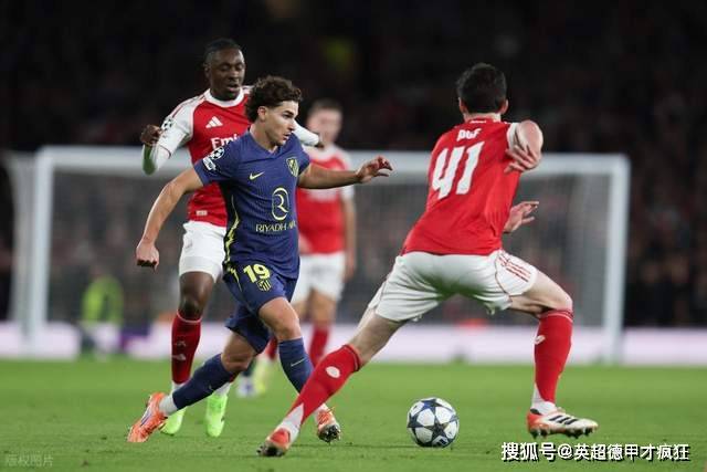英超转会潜伏两重天!扎卡击败切尔西,亨德森凯莱赫击败利物浦!