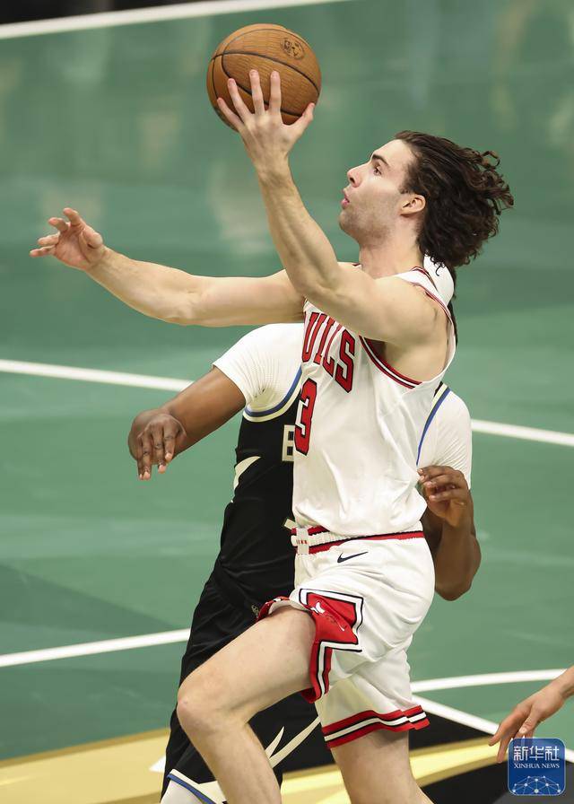 NBA常规赛|雄鹿胜公牛