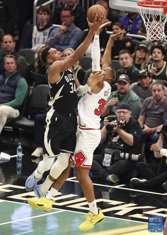 NBA常规赛|雄鹿胜公牛