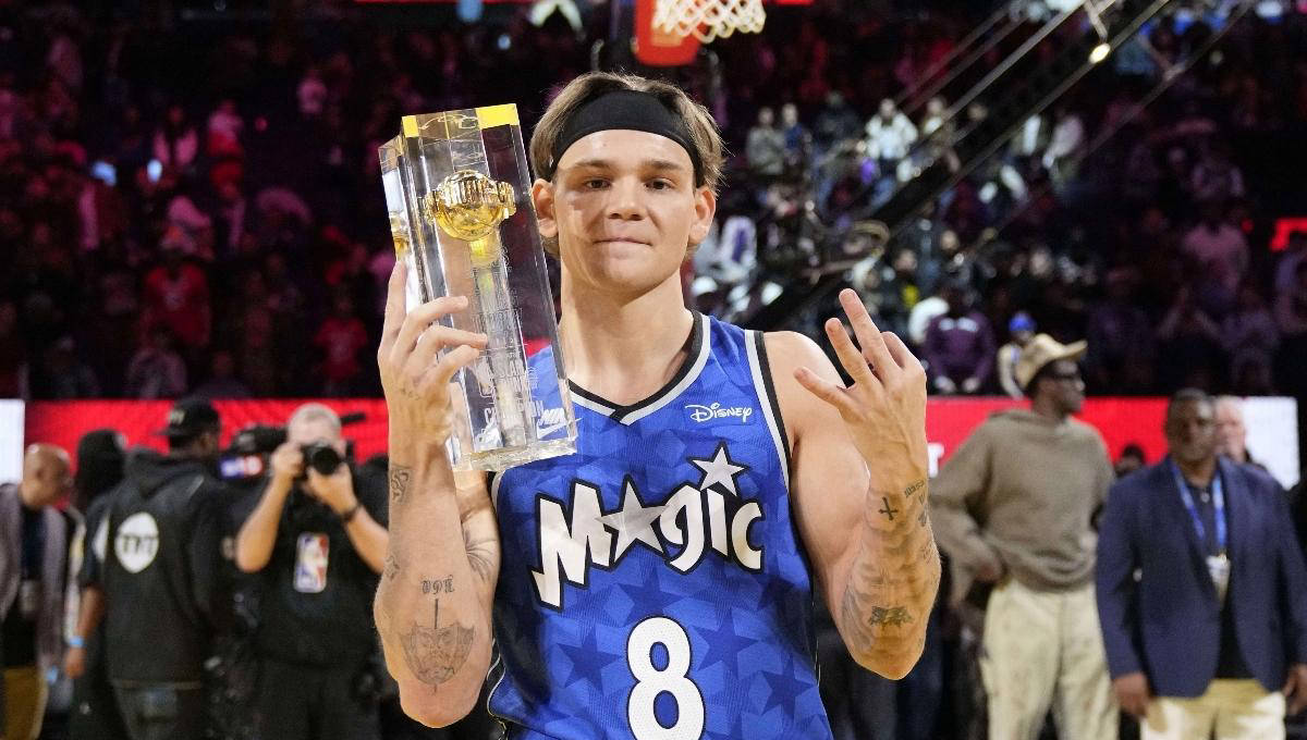 草根逆袭!NBA三届扣篮王签约步行者