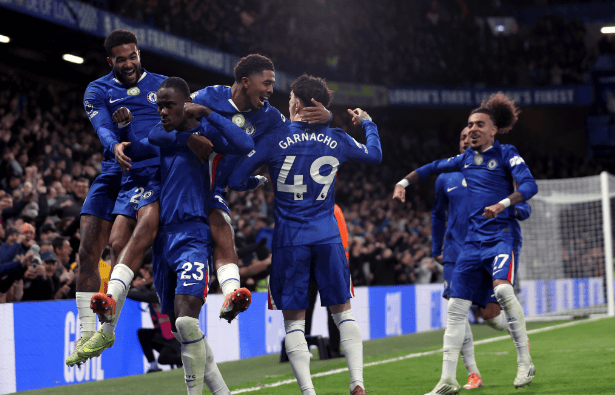 英超最新积分榜:阿森纳战平蓝军5分领跑,曼联客场逆转攀升第7!