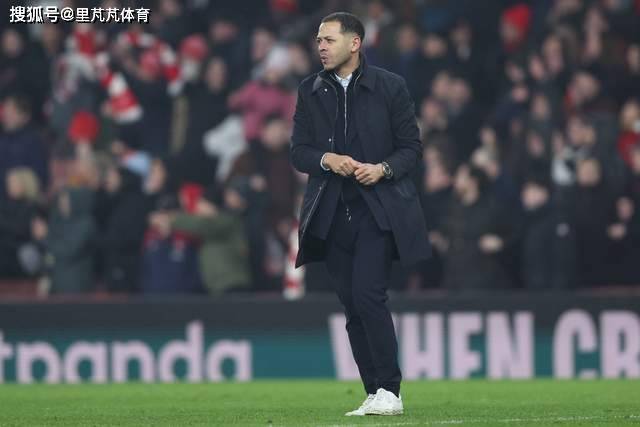 一日英超动向：曼联2-0热刺取四连胜，斯洛特谈对阵瓜迪奥拉