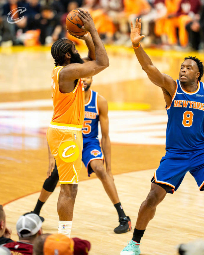 拒绝被三杀，骑士战绩追平尼克斯！米切尔23+5+4，哈登0罚球20分